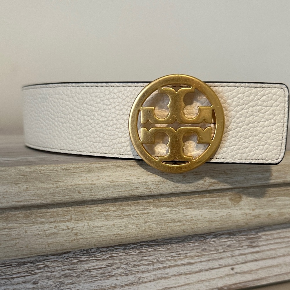 Tory Burch Cream Belt with Gold Emblem